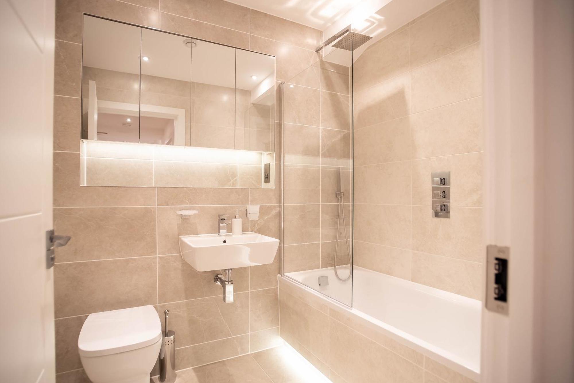 Deluxe Chic 1 2 Bed Apts Near Heathrow Legoland Windsor Slough Villa Exterior photo