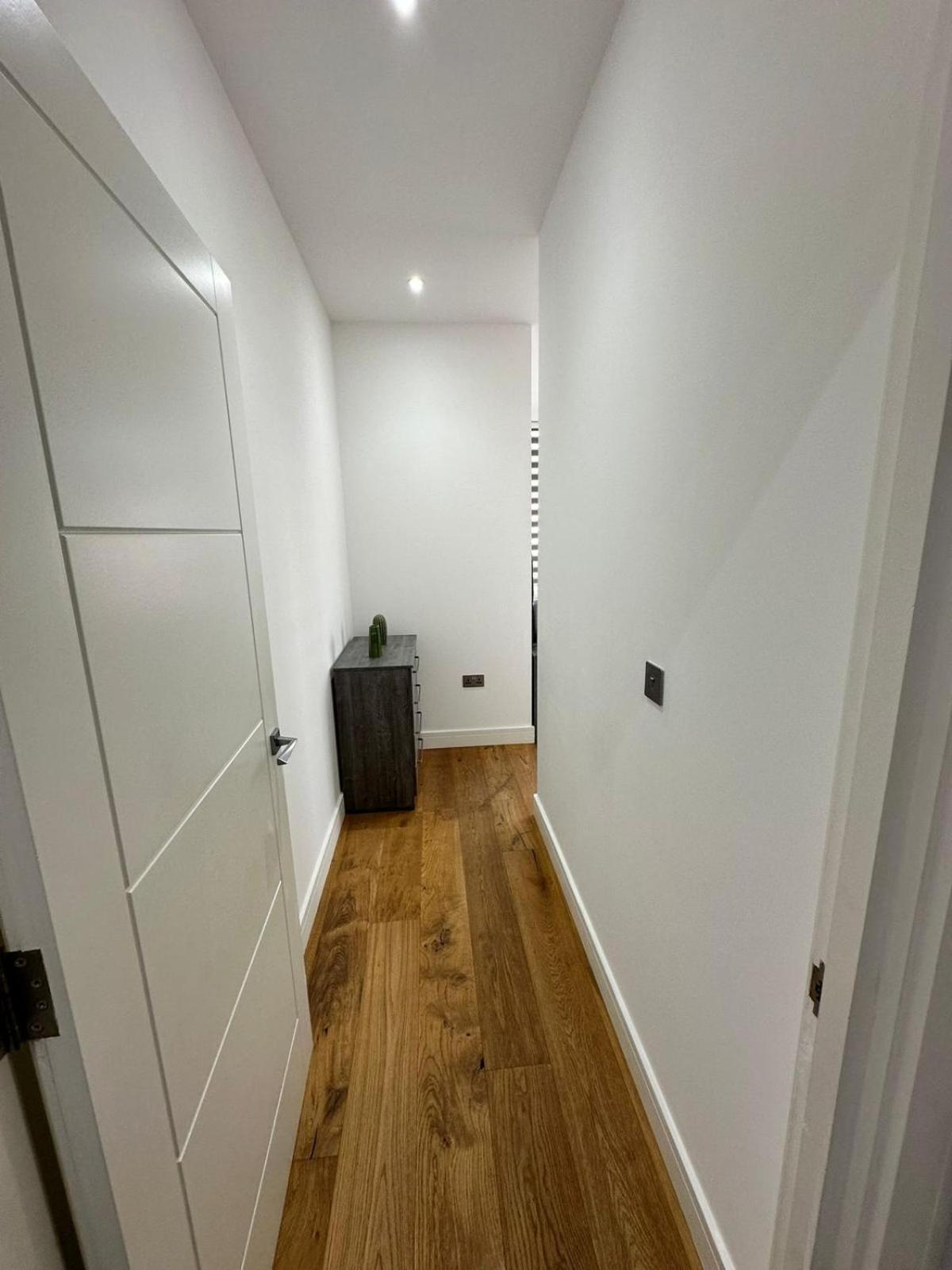 Deluxe Chic 1 2 Bed Apts Near Heathrow Legoland Windsor Slough Villa Exterior photo