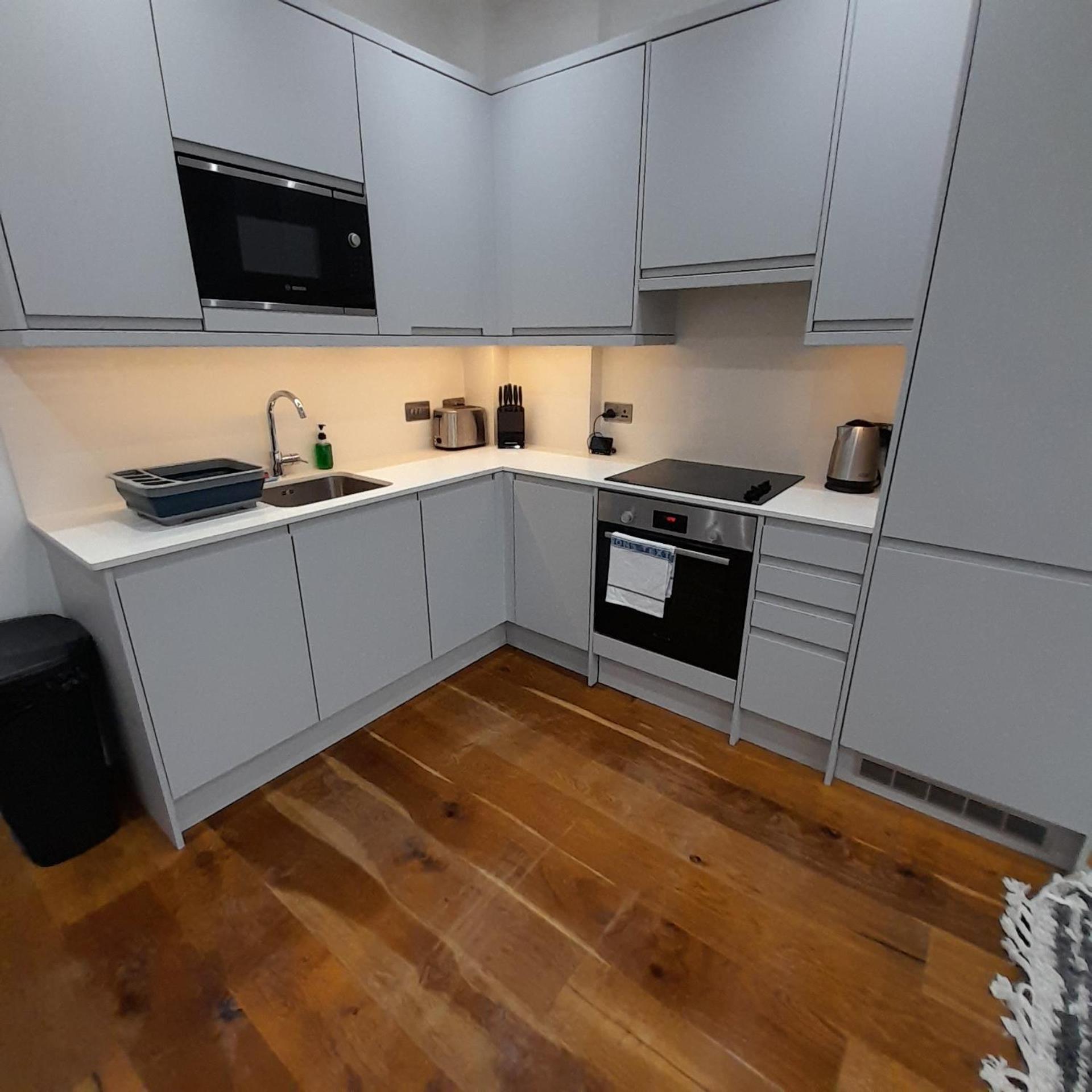 Deluxe Chic 1 2 Bed Apts Near Heathrow Legoland Windsor Slough Villa Exterior photo