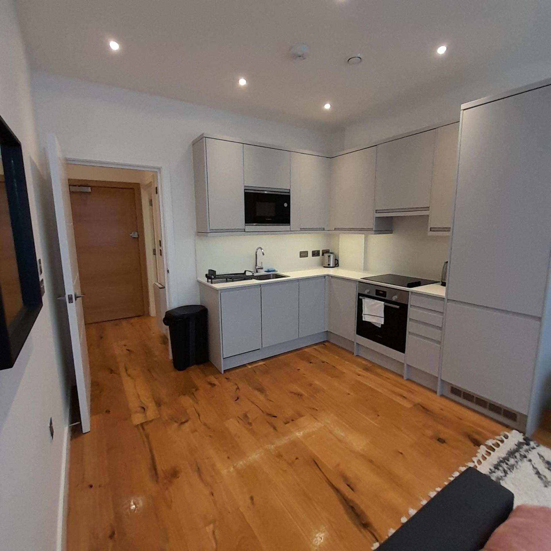 Deluxe Chic 1 2 Bed Apts Near Heathrow Legoland Windsor Slough Villa Exterior photo